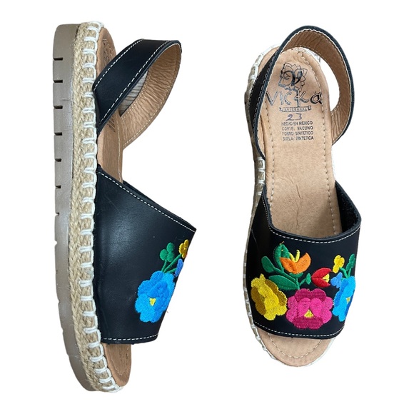 Black Embroidered Espadrilles Style Sandals from Mexico - Picture 2 of 3